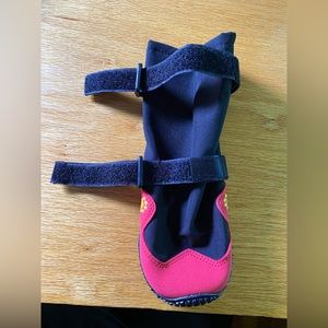 Anti-Slip Dog Snow Boots Waterproof Dog Shoes, Large, strap closure rubber sole